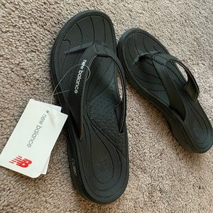 Black new balance flip flops